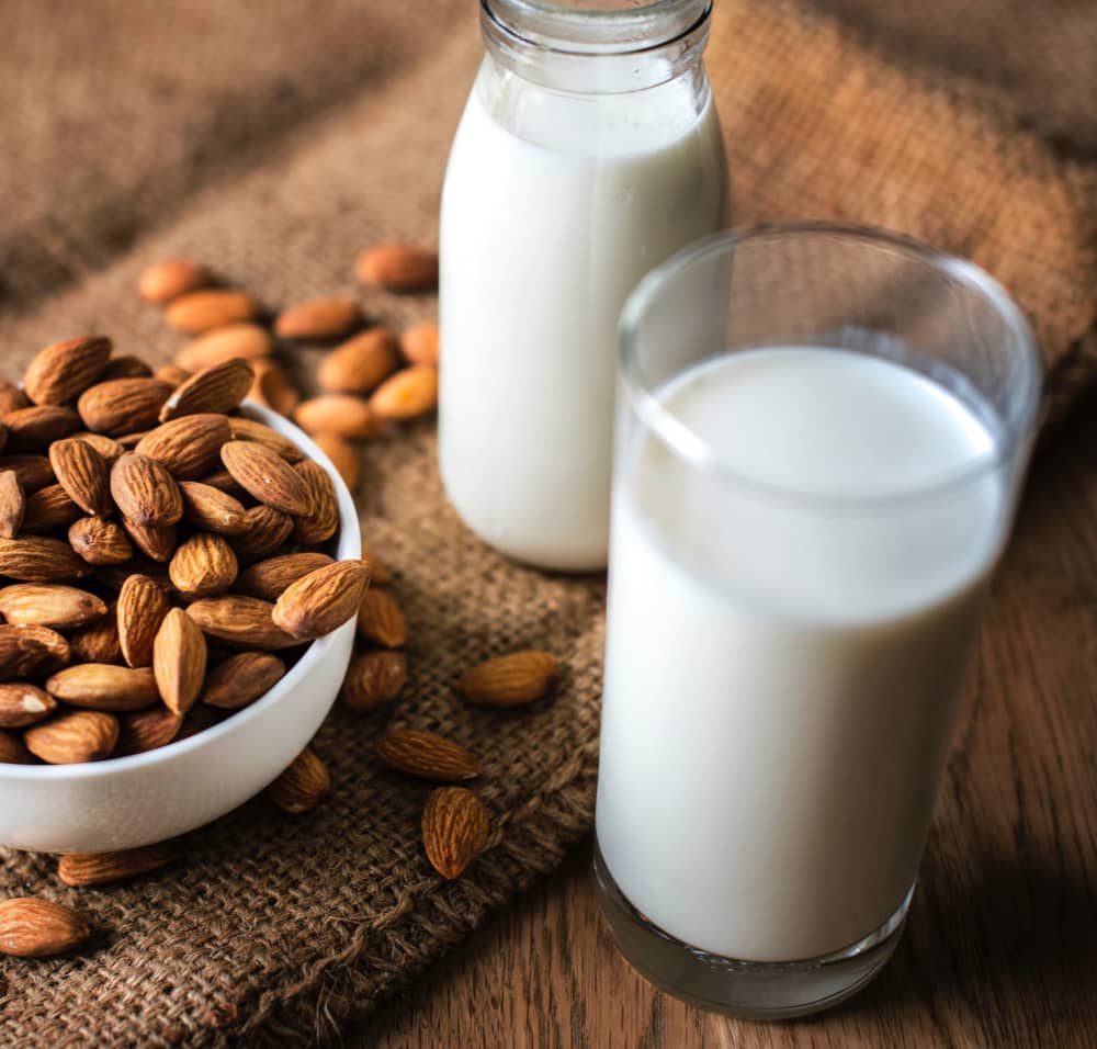 How to Prepare Vegan Almond Milk
